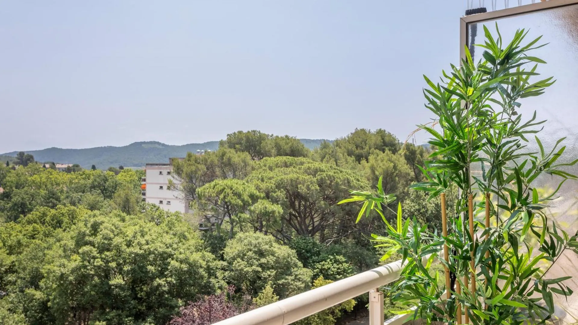 Appartement Grand T2 Lumineux Et Climatise Avec Balcon à Aix-en-Provence