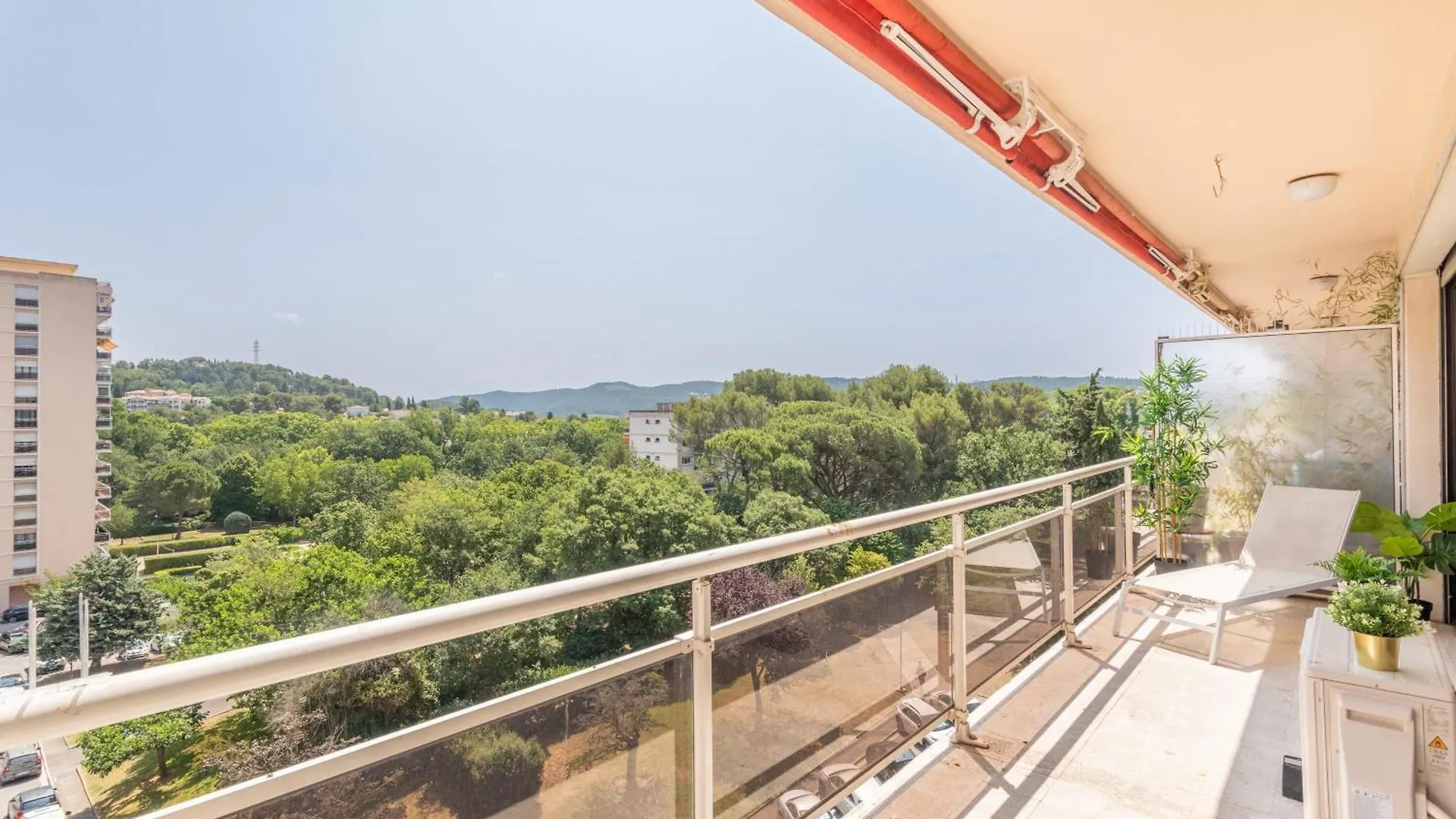 Appartement Grand T2 Lumineux Et Climatise Avec Balcon à Aix-en-Provence France