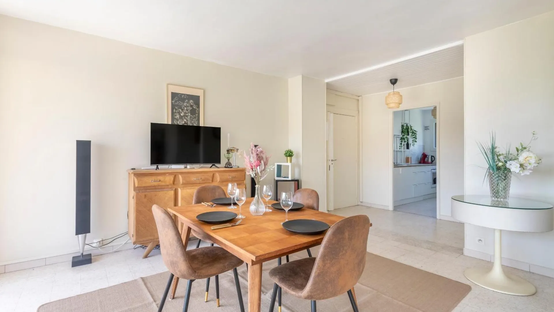 Appartement Grand T2 Lumineux Et Climatise Avec Balcon à Aix-en-Provence 0*,  France