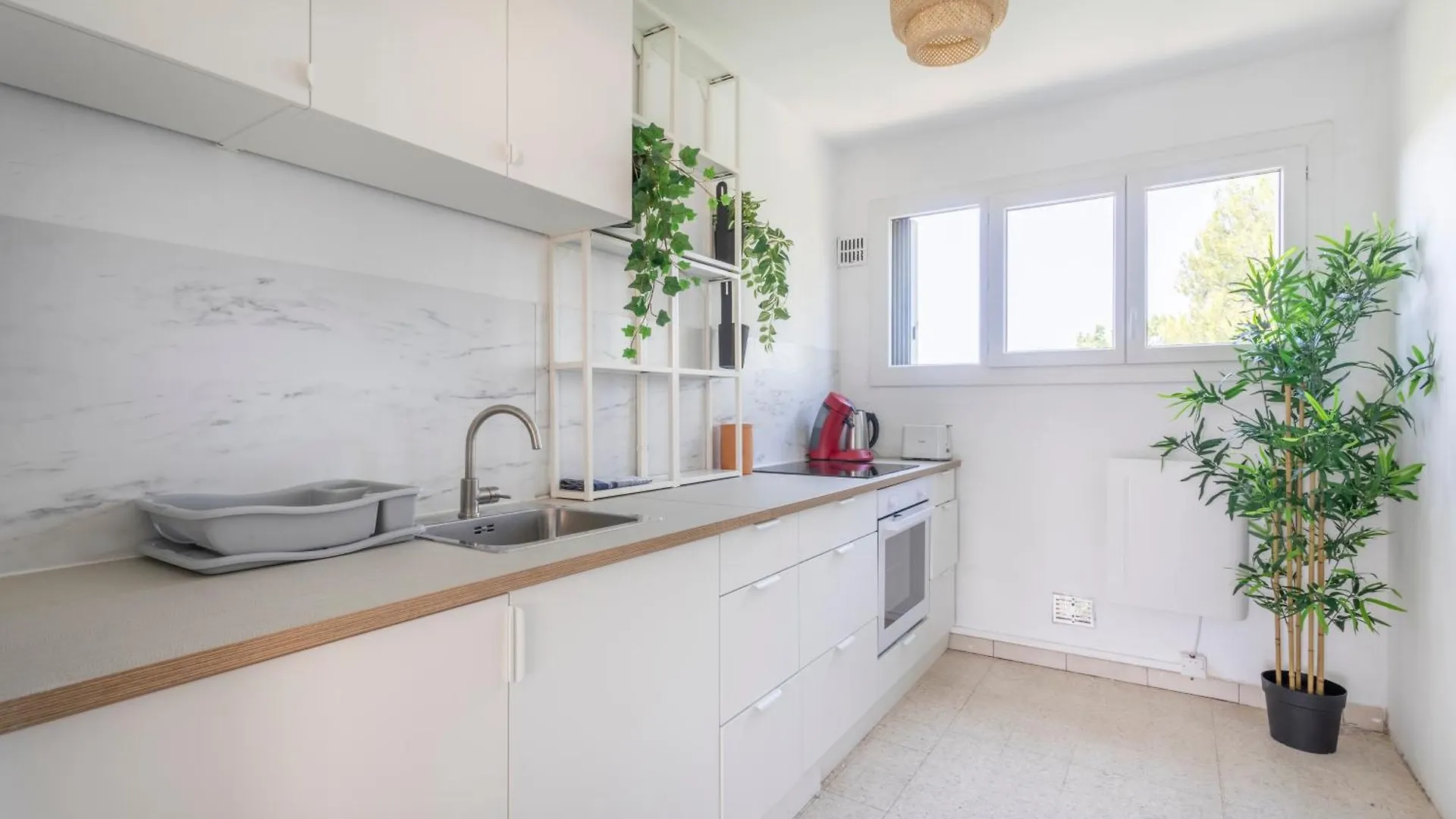 Appartement Grand T2 Lumineux Et Climatise Avec Balcon à Aix-en-Provence 0*,  France